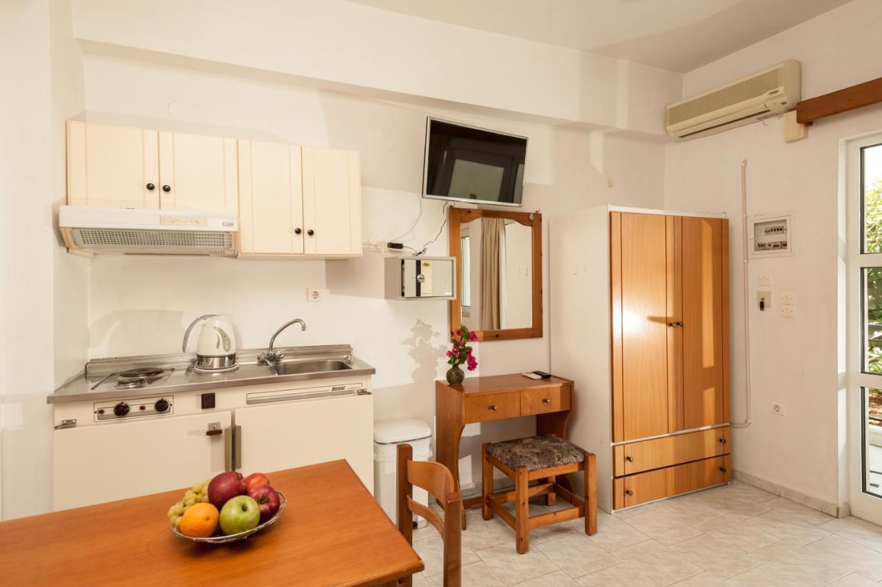 Niriis Hotel Kato Daratso Buitenkant foto