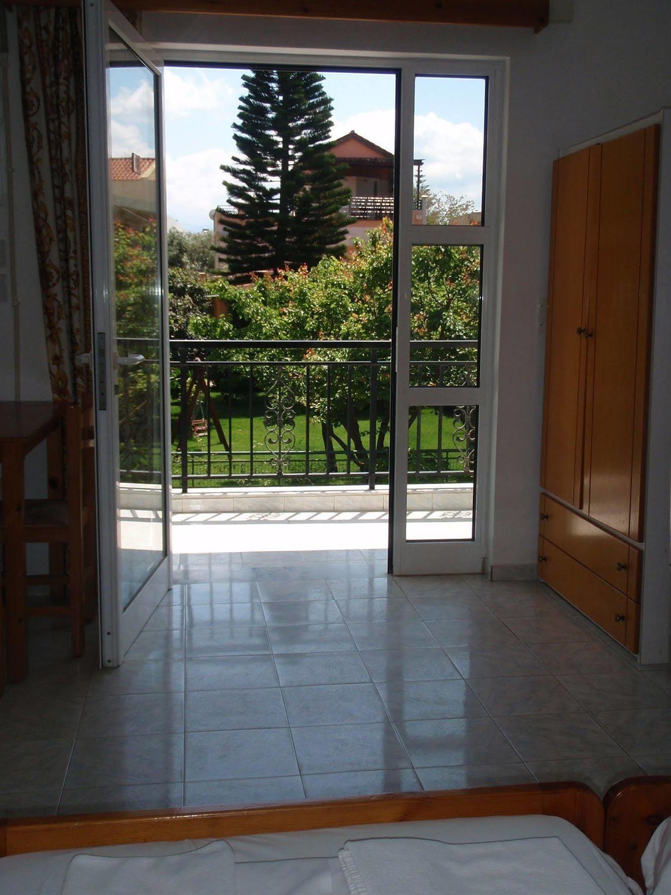 Niriis Hotel Kato Daratso Buitenkant foto