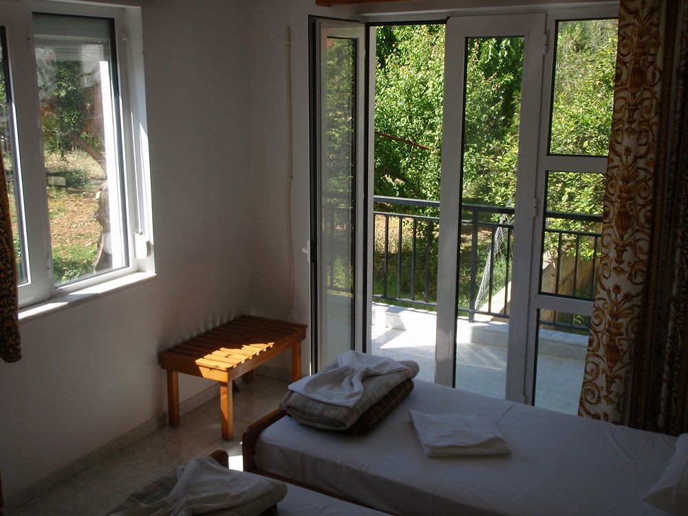 Niriis Hotel Kato Daratso Buitenkant foto